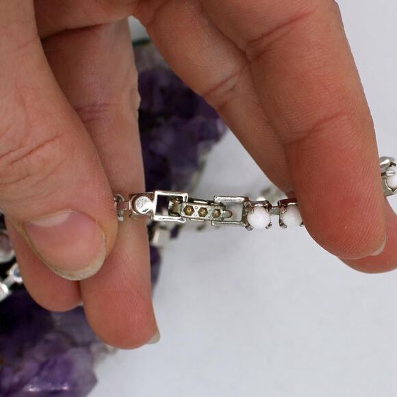 White Milk Glass Cabochon Lavalier Necklace. - Picture 3 of 3